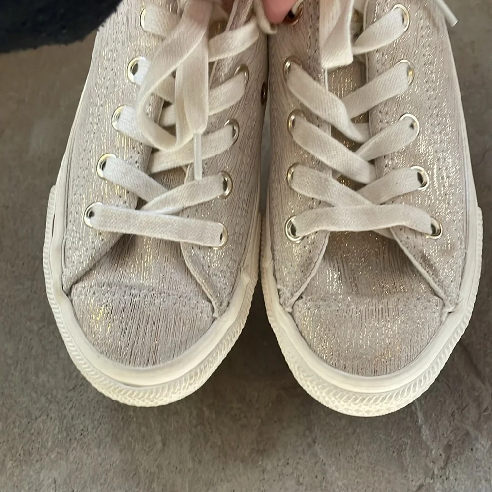 Girls shimmer converse